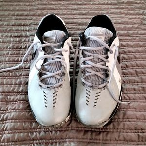 EUC - Nike Air Mavin Low Basketball Shoe, Athletic